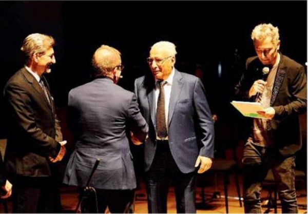 Sig. Silvestro Niboli insignito del premio Rosa Camuna 2015
